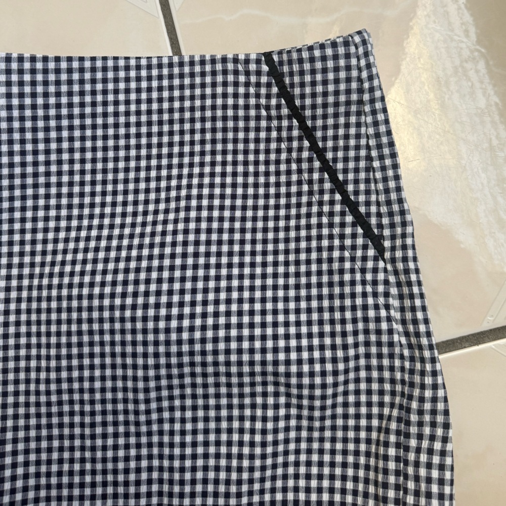 Reformation June Low Rise Short - Picture 6 of 8